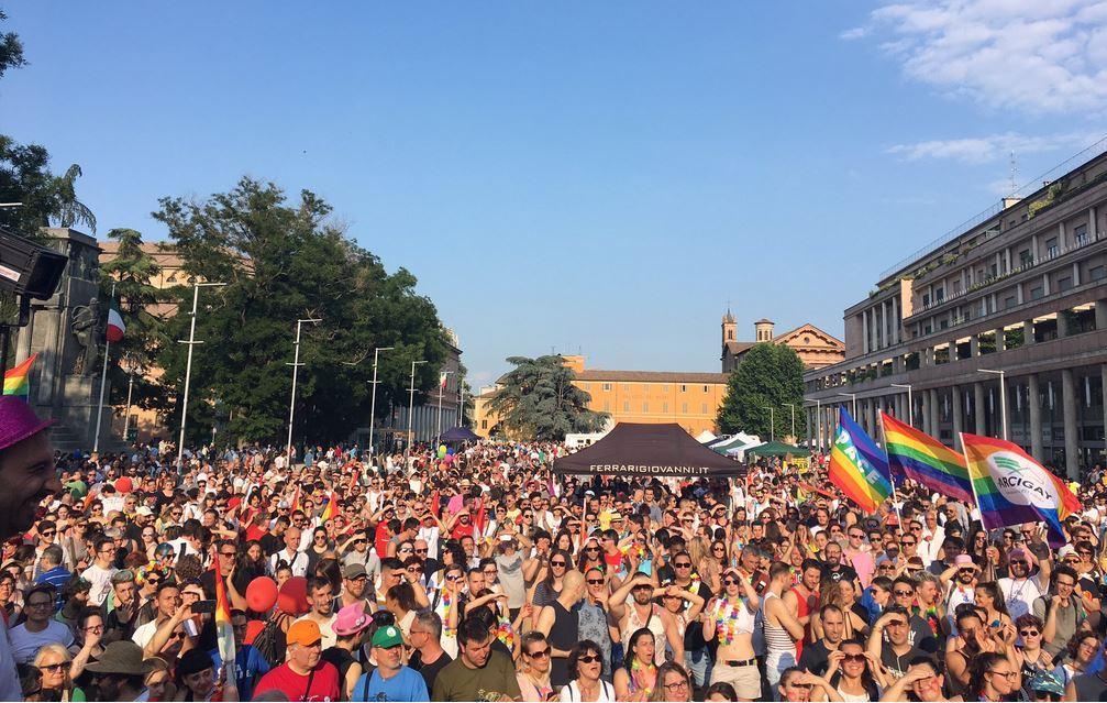 Reggio Emilia Il Giorno Del Gay Pride In Piazza Contro La