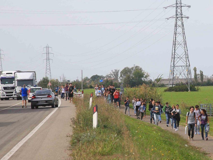 Tre feriti per uno scontro frontale 