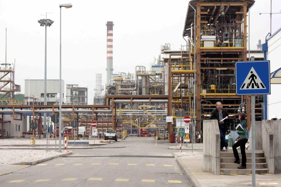  - Il petrolchimico da' segnali di ripresa, qui un impianto Basell 