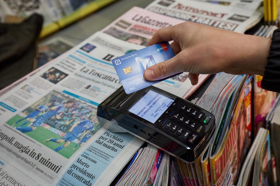 EMPOLI in  centro storico a Empoli per l'obbligo del POS, pagamenti con la carta di credito o bancomat