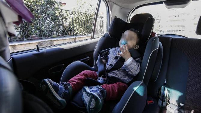 Bimba di 6 mesi in auto sotto il sole salvata da un carabiniere