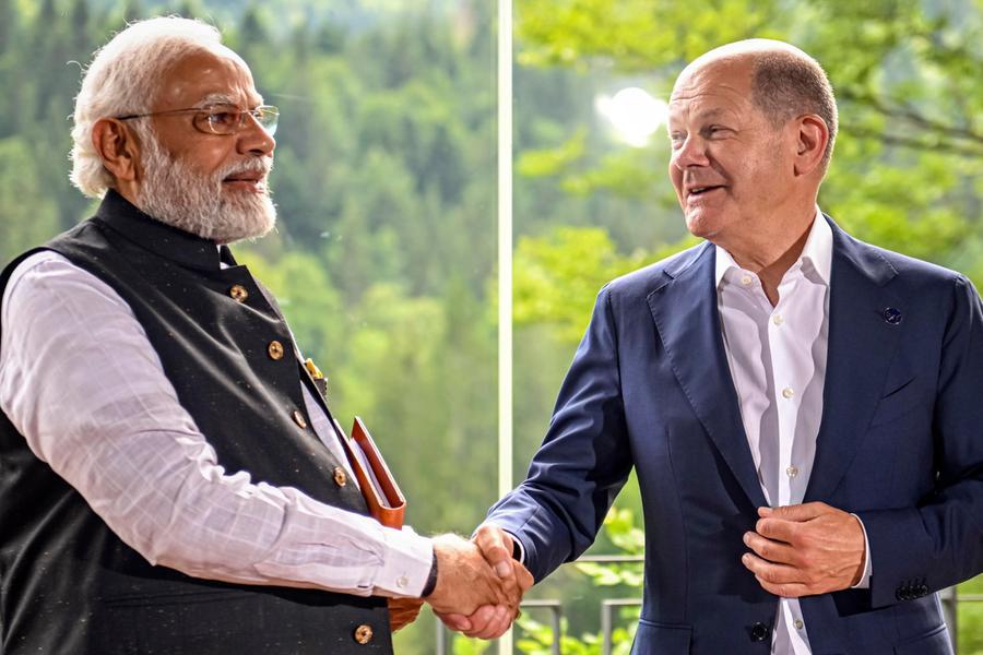 epa10036751 German Chancellor Olaf Scholz (R) and Indian Prime Minister Narendra Modi (L) pose for a photo prior their bilateral meeting at Elmau Castle in Kruen, Germany, 27 June 2022. Germany is hosting the G7 summit at Elmau Castle near Garmisch-Partenkirchen from 26 to 28 June 2022.  EPA/CHRISTIAN BRUNA / POOL