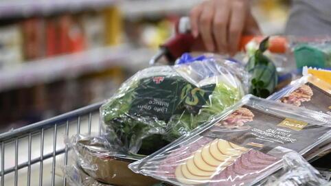 Modena Maxi furto di alimentari al market con scambio di carrelli alle casse