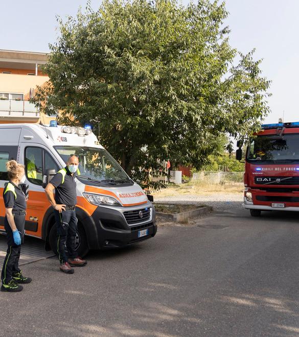 Pentolino dimenticato sul fuoco: fumo da un balcone a Baggiovara tutti in strada