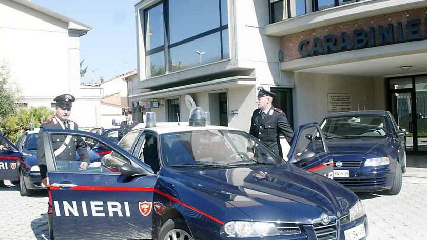 Vendono lo smartphone rubato: denunciati