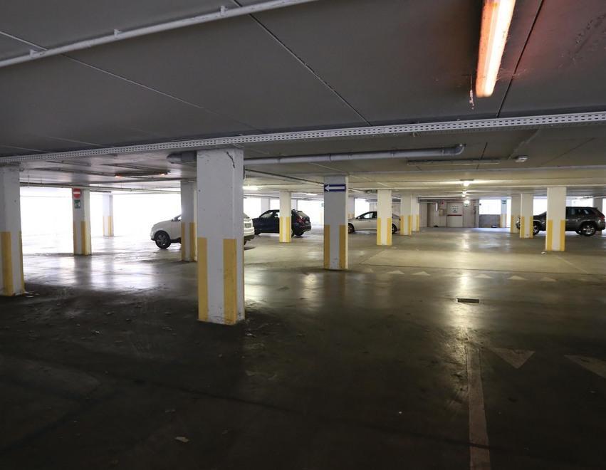 Gasometro, poche auto e tante siringhe