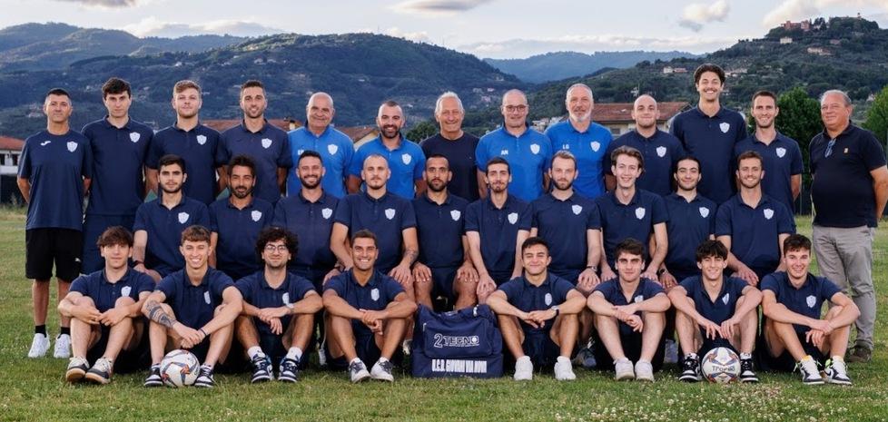 La squadra dei Giovani Via Nova che ha ottenuto la promozione in Prima Categoria