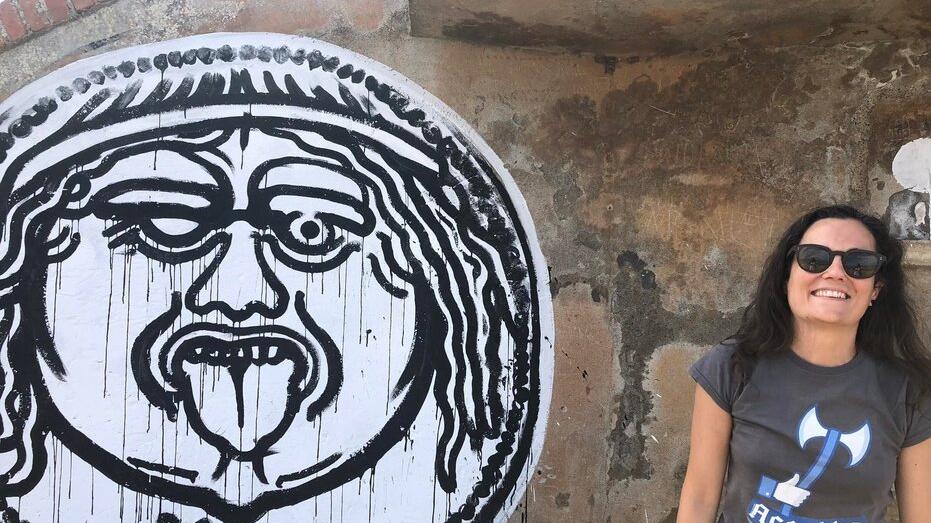 La street art di Ozmo piace (un po’). Aiuterà la fonte di San Cerbone 