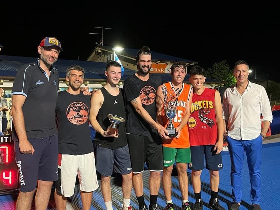 
	I fantastici 4 Giovanni Piccoli, Gabriele Ciacci, Tommaso Ense e Alessandro Biagini hanno portato alla vittoria gli Oklahoma City Tinder

