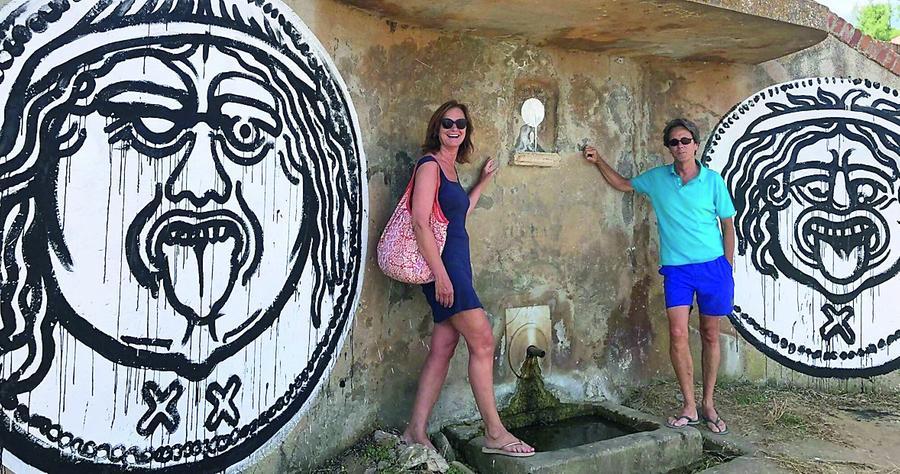 La street art di Ozmo piace (un po’): aiuterà la fonte di San Cerbone