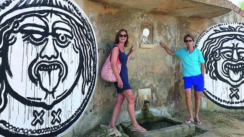 La street art di Ozmo piace (un po’): aiuterà la fonte di San Cerbone