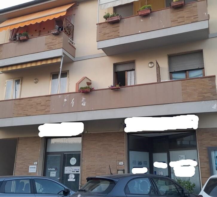 L’appartamento in via Champigny (nella foto): qui la 40enne marocchina viveva in un  grave stato di indigenza