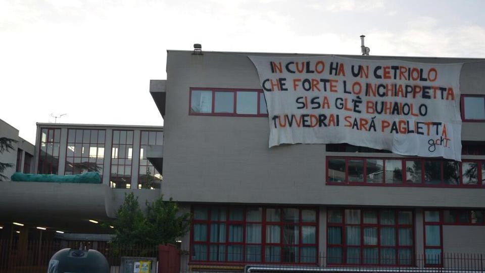 Le Tube prendono in giro le Pagliette del Buzzi coi cetrioli