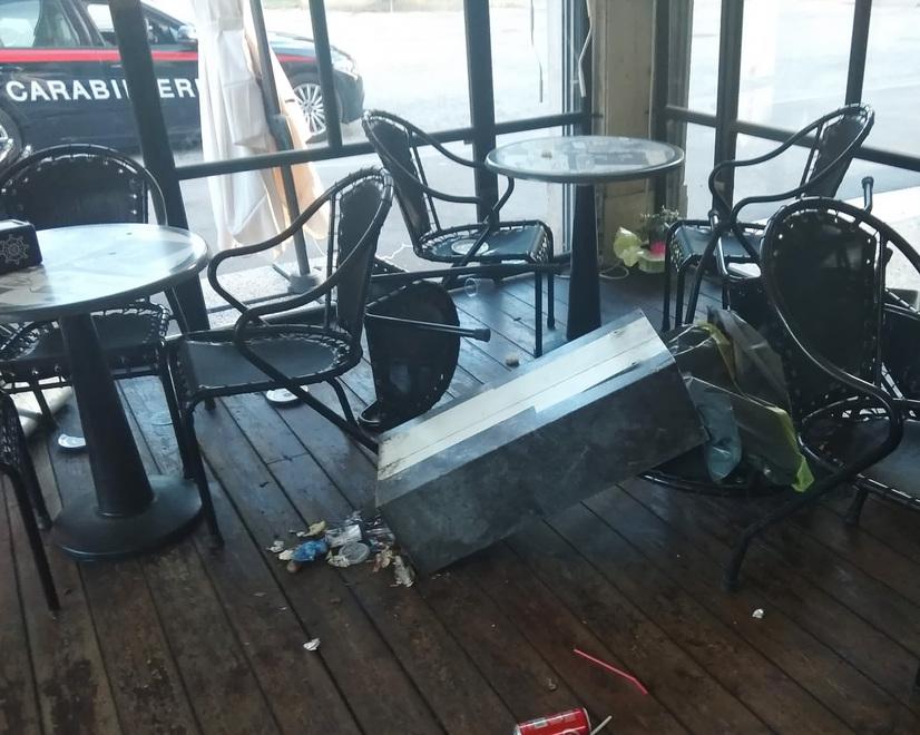 Copparo. Devastato il dehor del bar Jolly: «In 22 anni mai una cosa simile» 