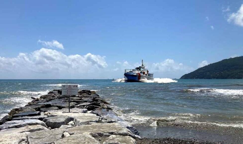 Muore in mare a Marinella ma nessuno sa chi sia l’anziano 