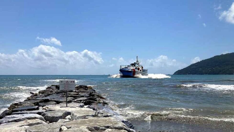 Muore in mare a Marinella ma nessuno sa chi sia l’anziano