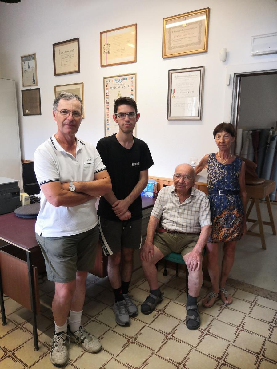 
	Foto di gruppo della famiglia Leoni


