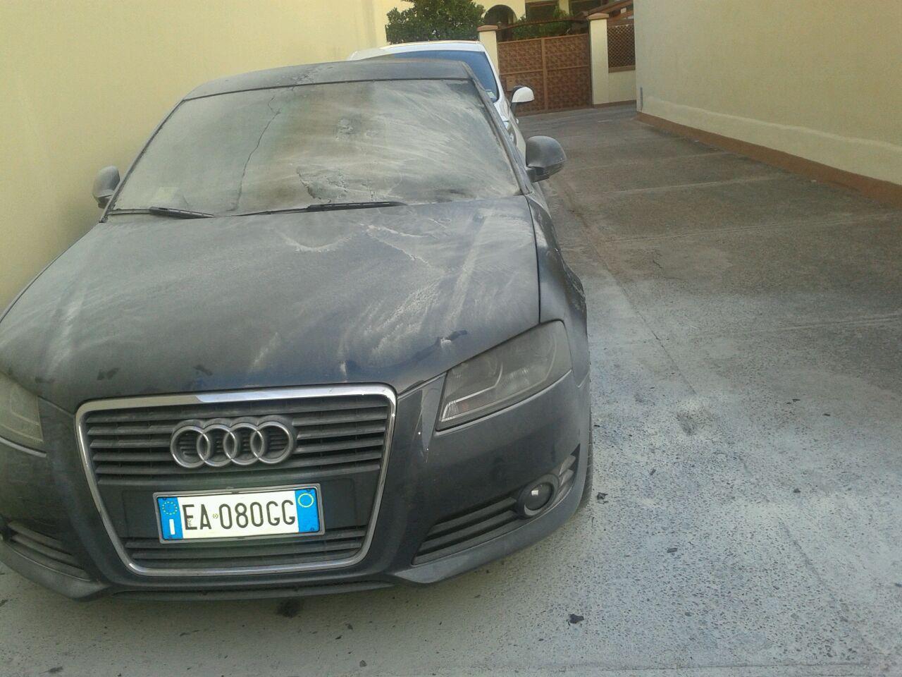 Attentato contro il sindaco di Selargius, in fiamme l’auto 