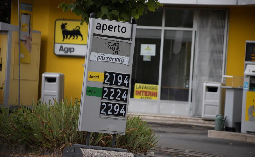 Carburanti alle stelle a Modena Record se serviti: 2,432 euro