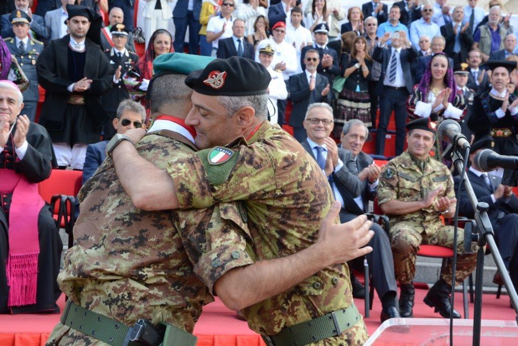 In piazza d’Italia il bentornato ai Sassarini reduci dall’Afghanistan 
