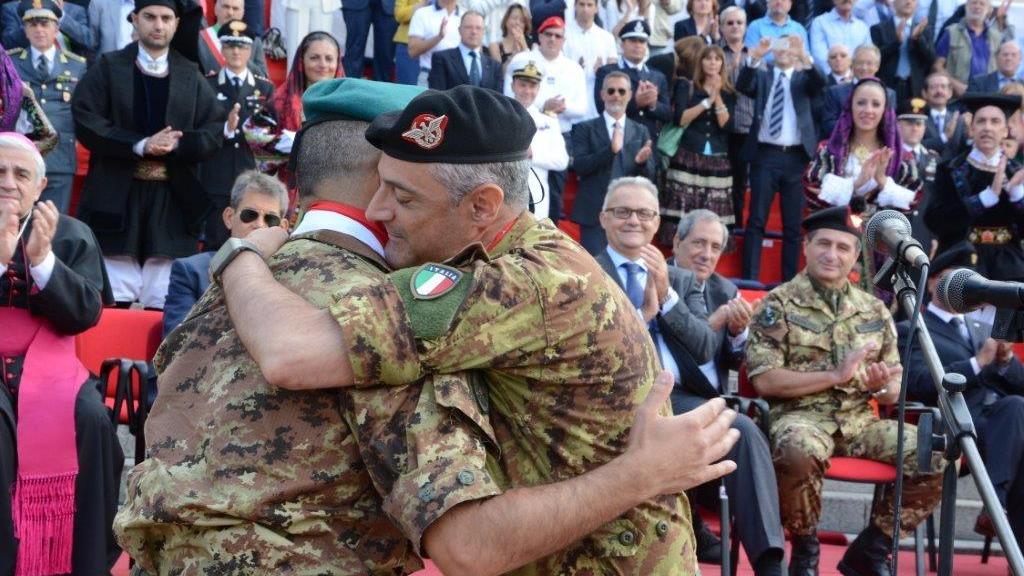 In piazza d’Italia il bentornato ai Sassarini reduci dall’Afghanistan 