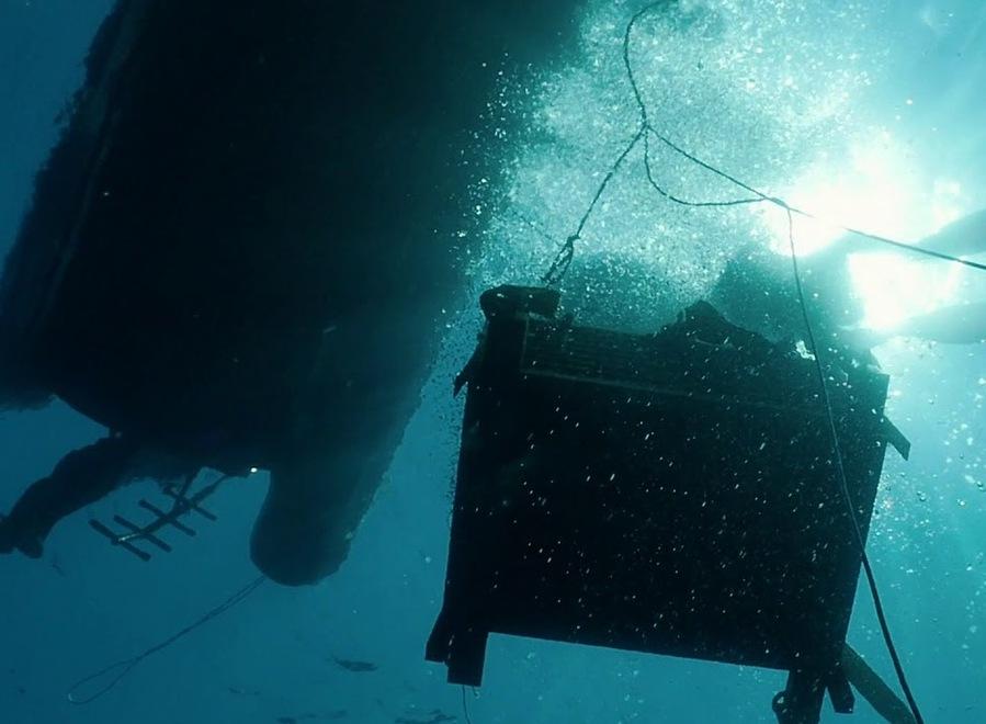 Akènta, festa in barca e concerto di J-Ax