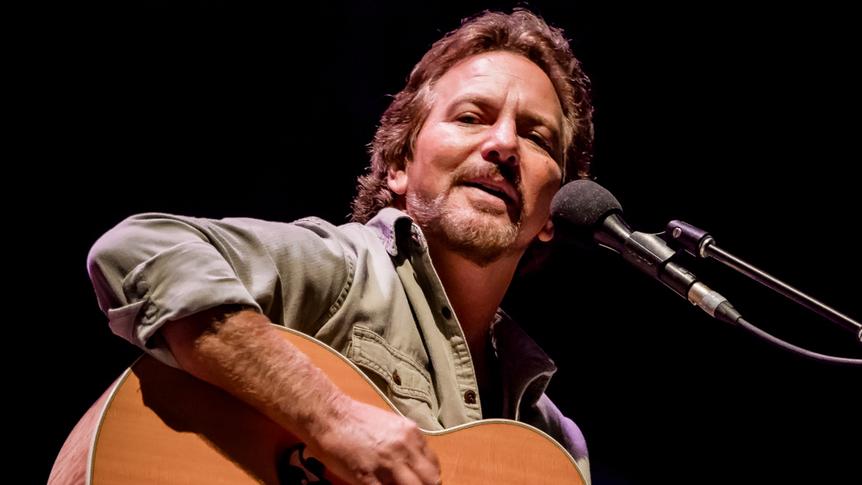 Eddie infiamma 70mila persone. «Porto Ercole ispirò una canzone»