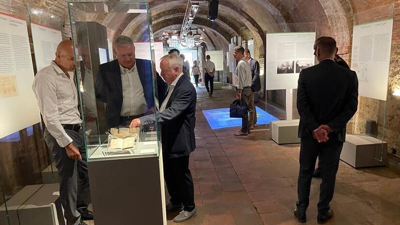 Una foto dello spazio espositivo inaugurato ieri in via Montalbano a Vinci dalla società vitivinicola Leonardo Da Vinci Spa