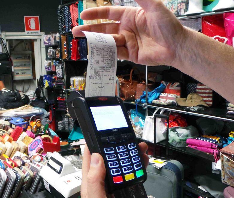 Multe a chi non accetta il Pos. «Ok, ma commissioni giù» 