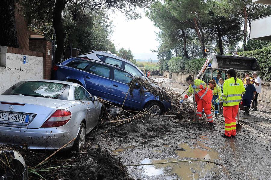 Foto Bianchi/LoDebole LaPresse11/09/2017 Livorno - Italiacronaca Alluvione a Livorno, la conta dei danniNella foto: i danni dell'alluvionePhoto Bianchi/LoDebole - LaPresse 11/09/2017 News ItalyFlood in LivornoIn the pic: flood's damages
