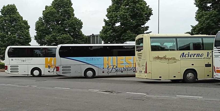 
	Bus in sosta: durante il nostro servizio abbiamo verificato che avevano il motore acceso

