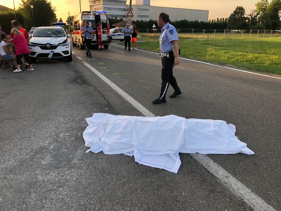 Pedone travolto e ucciso in via Anna Frank