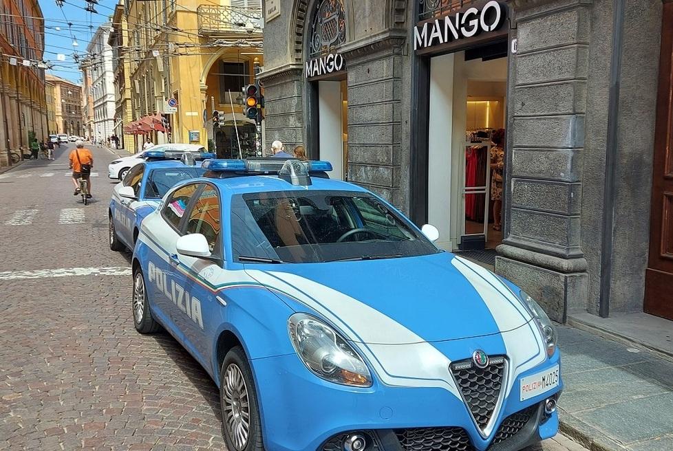 Modena Tenta di rubare cinque paia di scarpe 