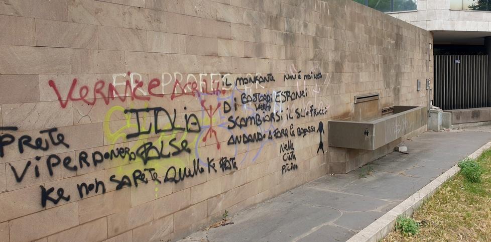 Santa Maria è nel degrado, i cittadini: «Intervenga il Comune»