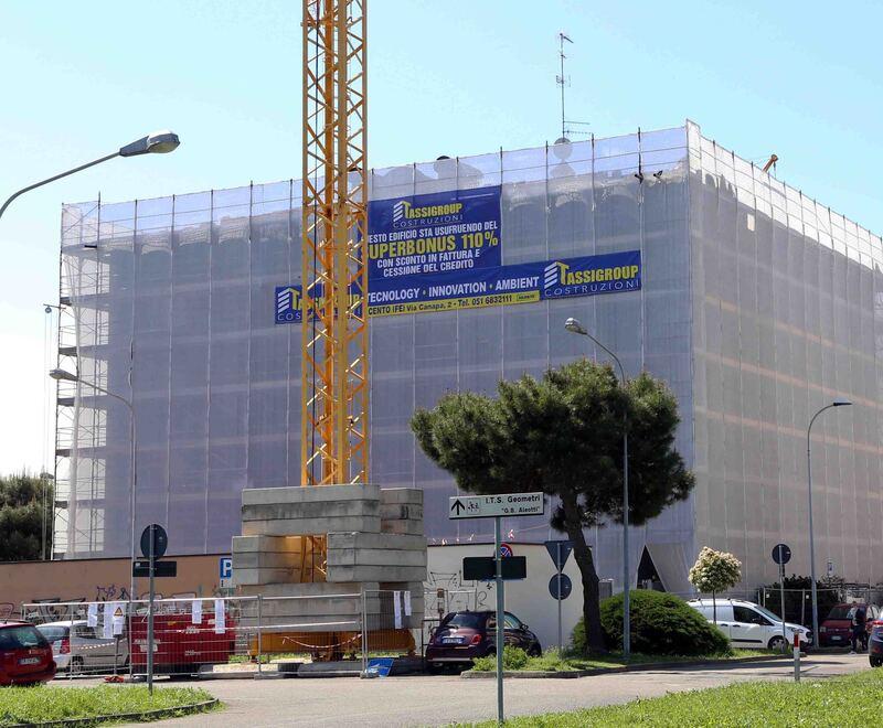 «Circondati dai cantieri», a Estensi non si riposa