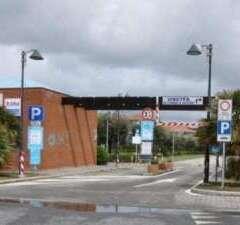 Il parcheggio a pagamento sul viale Galliano  a Marina  di Cecina
