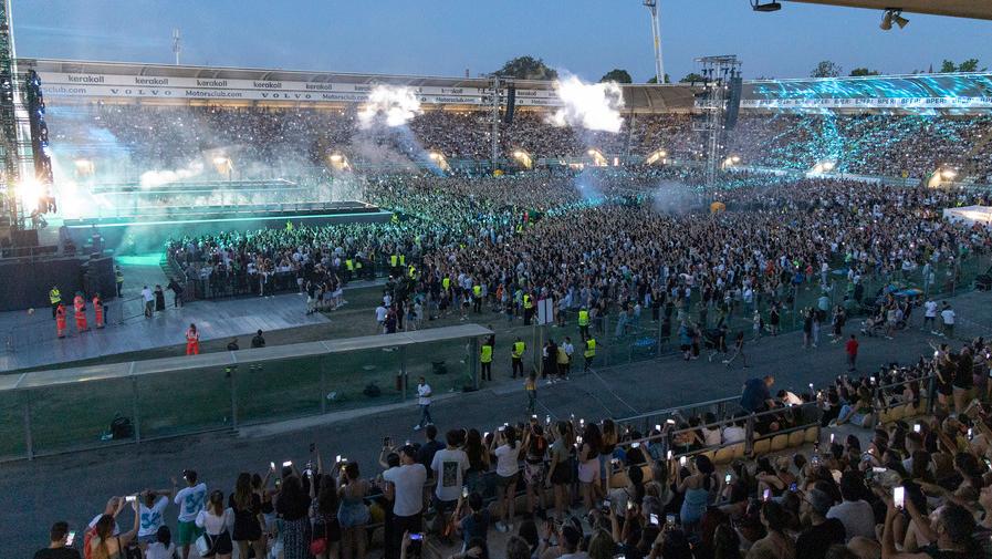 Modena, Ultimo accende il Braglia: in 18mila per cantare e vivere una notte magica