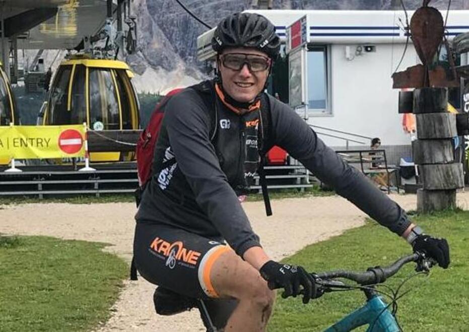 «Non può essere stato suicidio». E la procura ordina una perizia