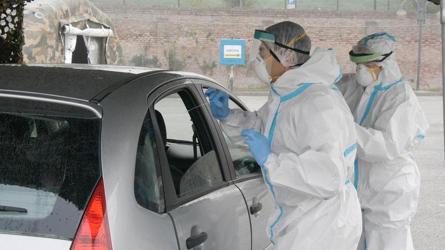 EMERGENZA CORONAVIRUS COVID 19 DRIVE THROUGH ESERCITO PER FARE TAMPONI TAMPONE IN AUTO ALLA CITTADELLA SAN ROCCO