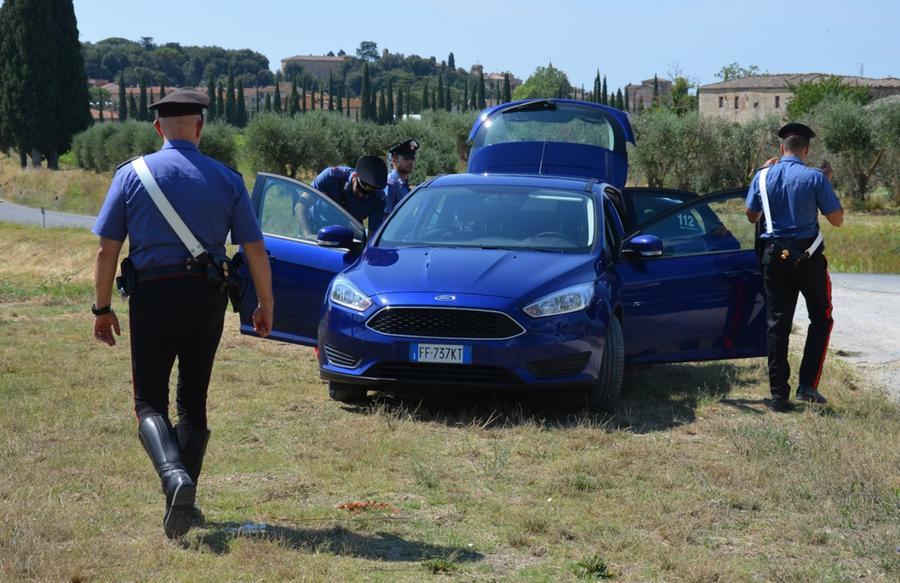 Due giovani arrestati: nell’auto avevano un fucile