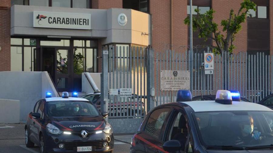 
	I carabinieri di Sassuolo durante l&#39;operazione che ha portato agli arresti di padre e figli di Castelnuovo

