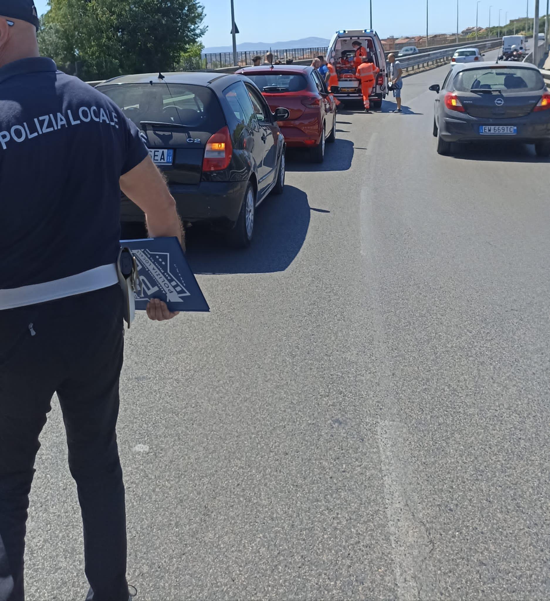 Sassari, moto contro guardrail: grave un 20enne 