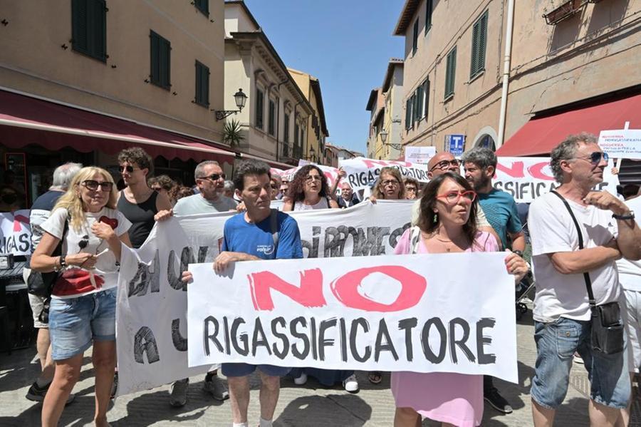 
	Il corteo dei manifestanti sceso in strada a Piombino&nbsp;

