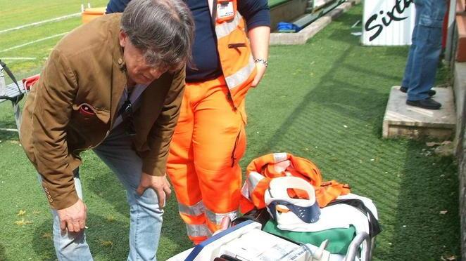 Un corso per 40 persone col dottor Cecchini su come usare il defibrillatore sui campi