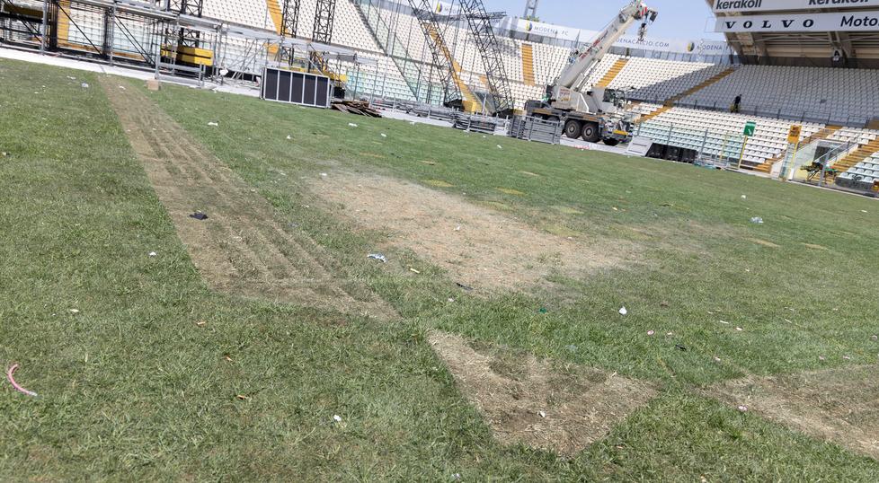 Modena. Stadio Braglia, terreno danneggiato in alcuni punti Si corre per ripristinare l’erba entro il 31 luglio 