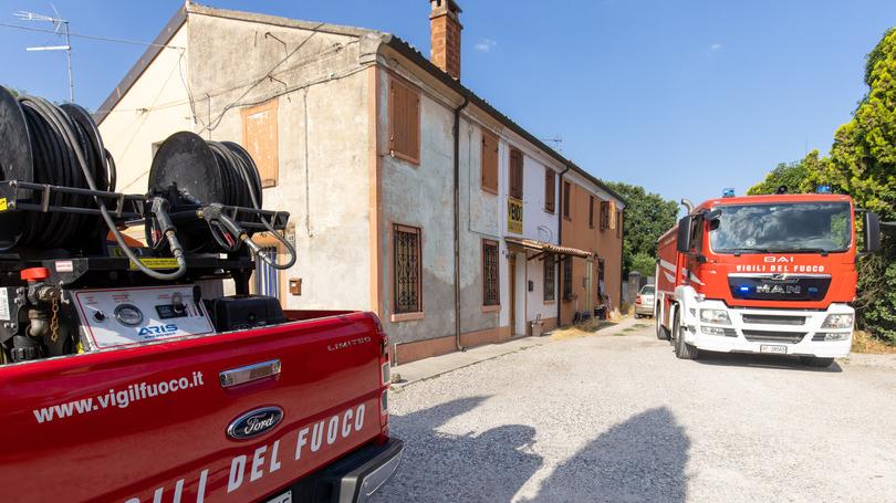 Fiamme nel cortile di casa. Attimi di paura a Gradizza