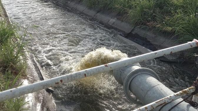 Comacchio. Le Valli restano a secco. Pompe provvisorie per “riciclare” l’acqua