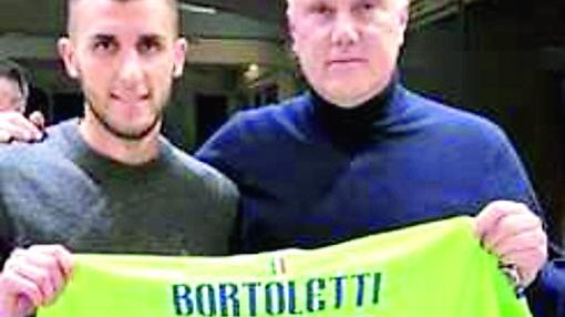 Daniele Bortoletti Festeggiato per le sue 150 presenze nel Seravezza