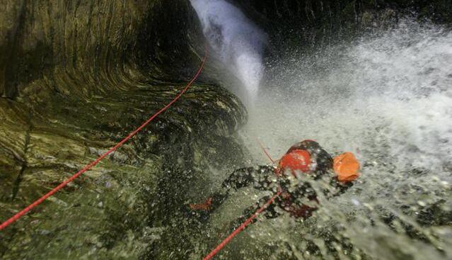 Chiare, dolci, fredde acque: un tuffo all’Orrido di Botri 