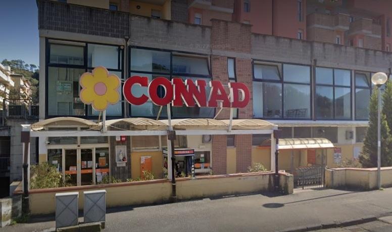 Rapina al Conad di Aulla: cassiere mette in fuga il bandito 